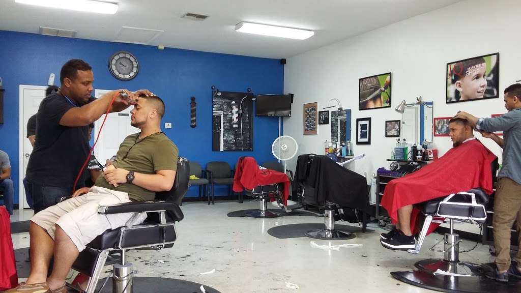 Julio & Qique barbershop | 2465 E Donegan Ave, Kissimmee, FL 34744, USA | Phone: (407) 453-2098