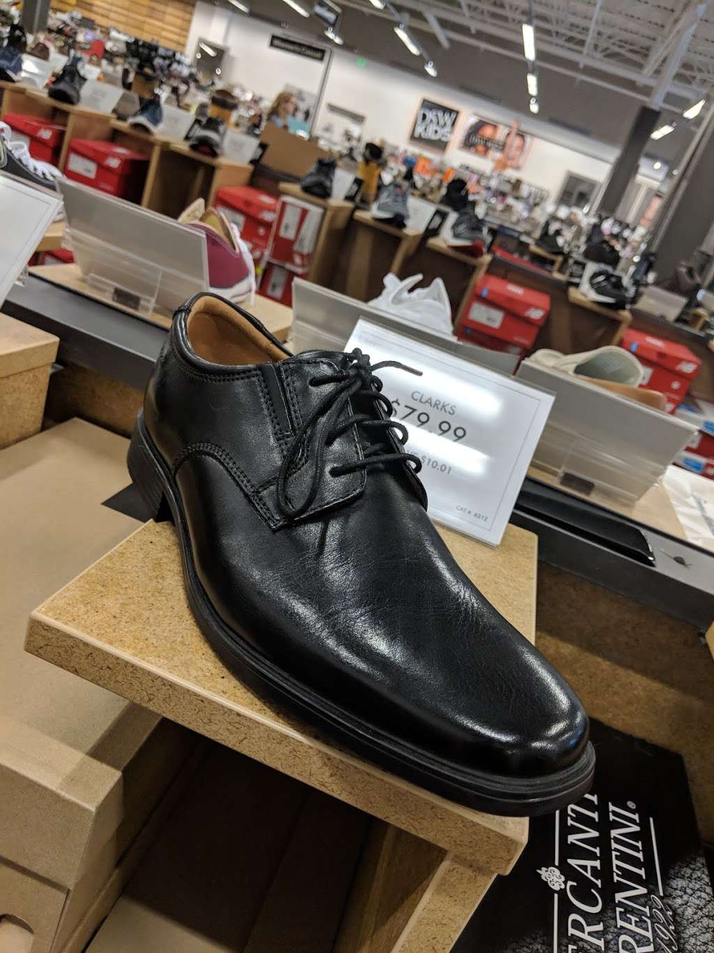 shoe warehouse clarks