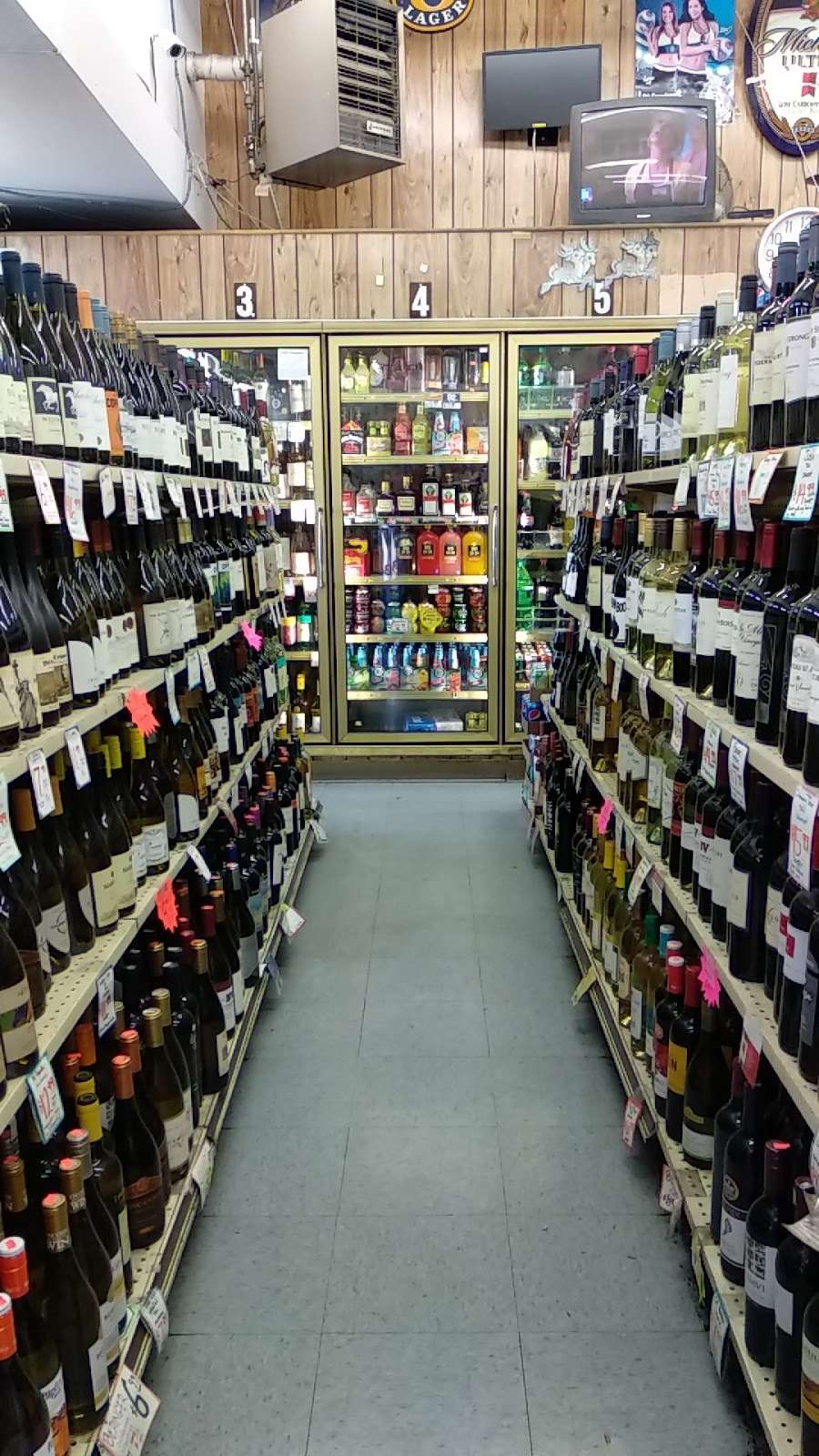 Heyer House Liquors | 19205 Center St, Castro Valley, CA 94546, USA | Phone: (510) 582-1811