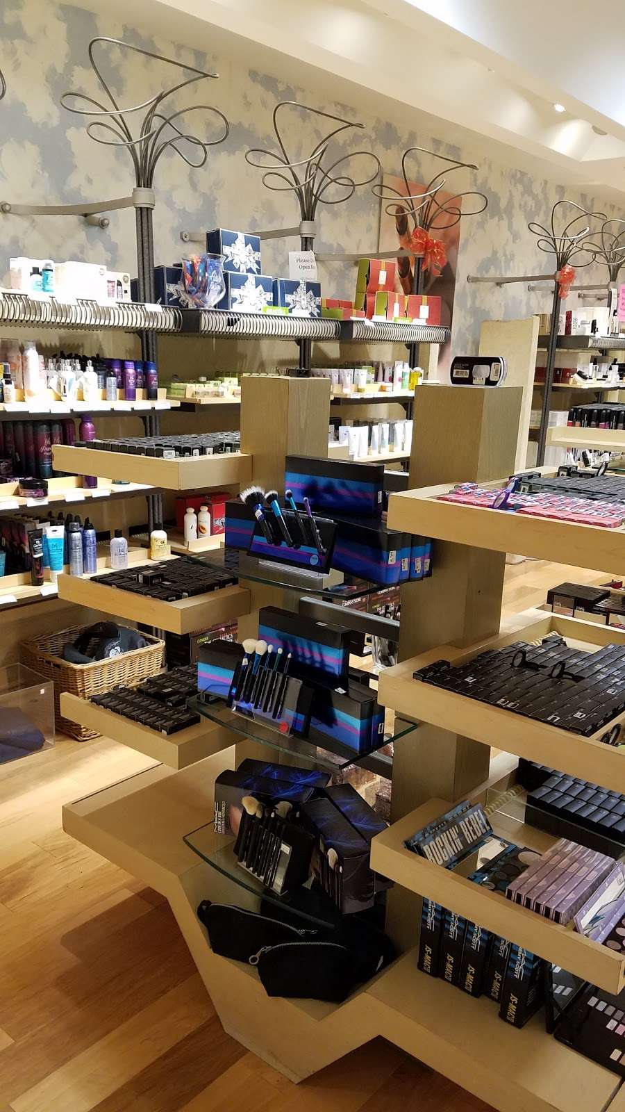 The Cosmetics Company Store | 1 Outlet Blvd, Wrentham, MA 02093, USA | Phone: (508) 384-3740