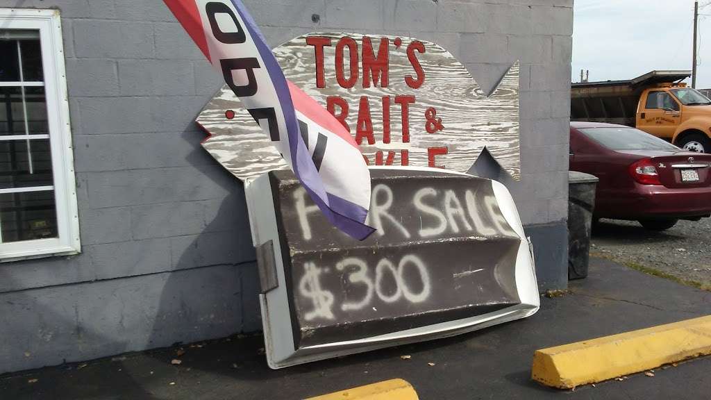 Toms Bait & Tackle | 78 Ballard St, Saugus, MA 01906, USA | Phone: (781) 941-2011