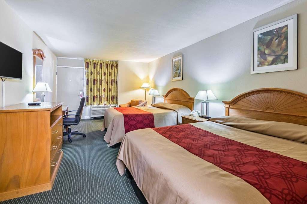 Econo Lodge | 300 TX-146BUS, Baytown, TX 77520, USA | Phone: (281) 427-7481