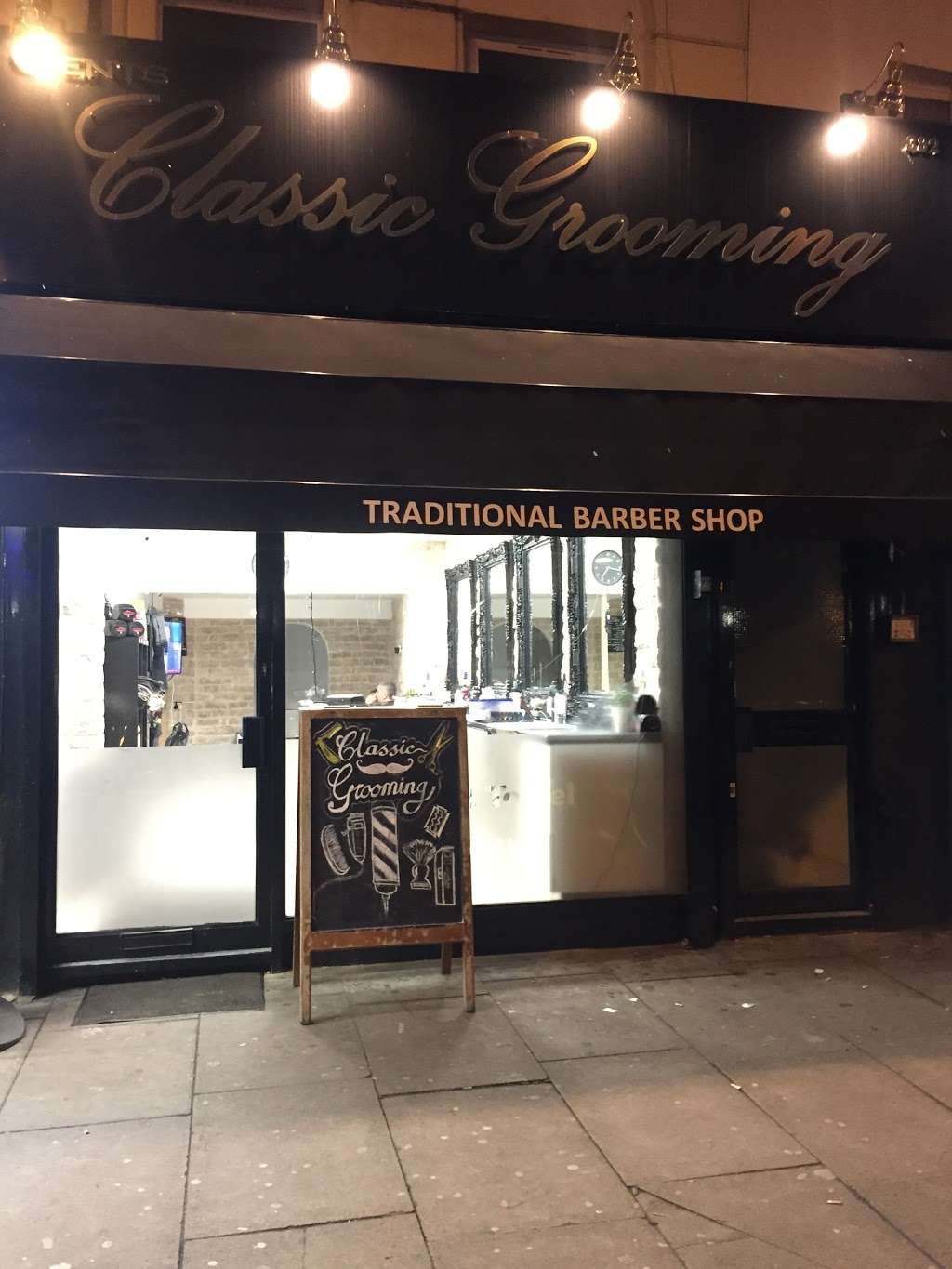 Classic Grooming Barbershop | 382 Kingsland Rd, London E8 4AA, UK | Phone: 07821 297288