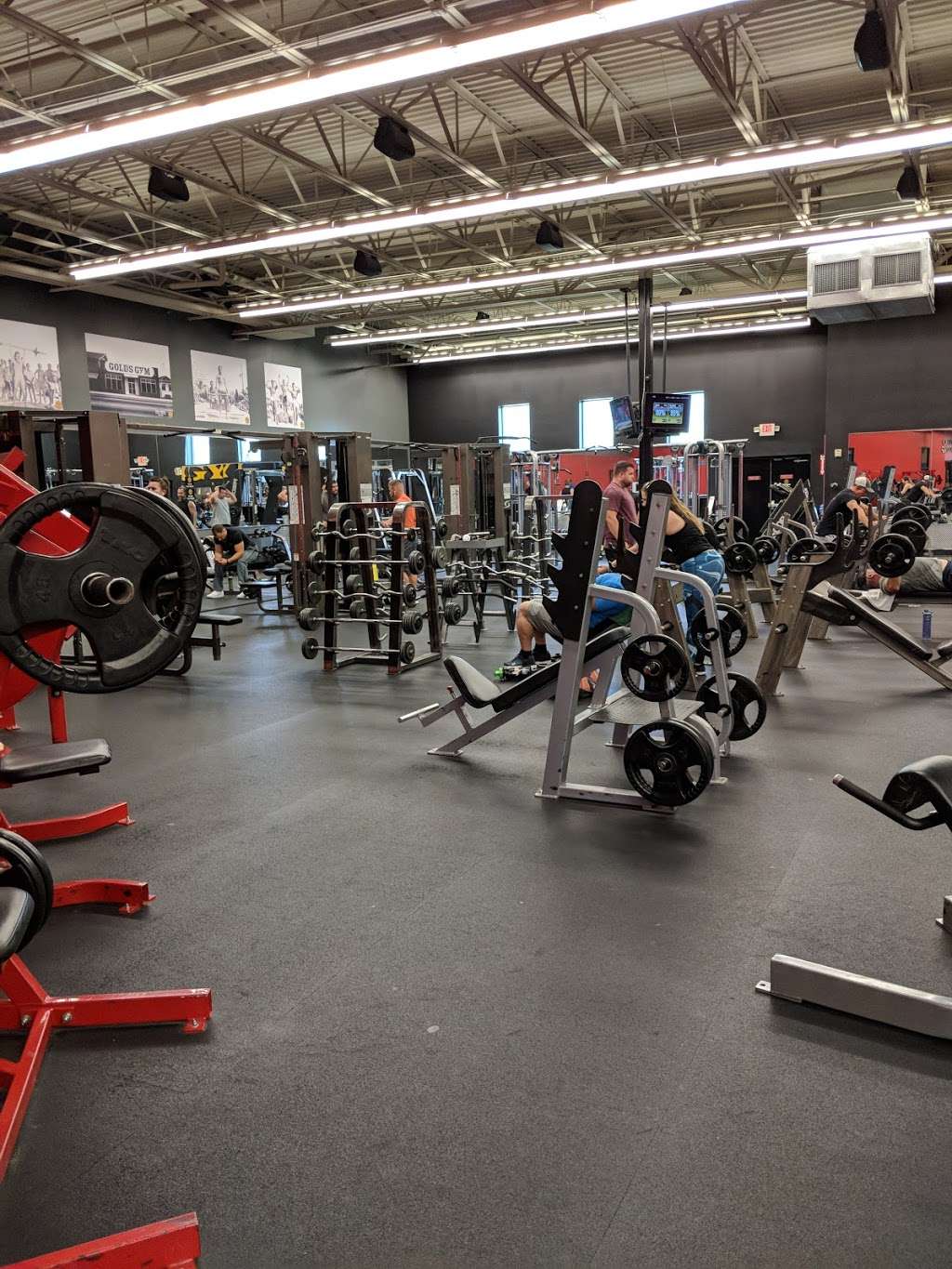 Golds Gym Conroe | 1306 W Davis St ste b, Conroe, TX 77304, USA | Phone: (936) 756-6000