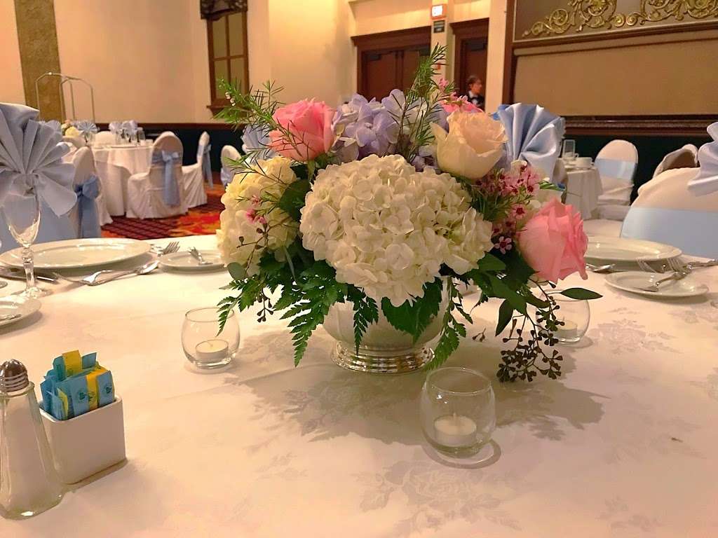 DGM Flowers & Events | 1080 NE 43rd St, Oakland Park, FL 33334, USA | Phone: (954) 884-0330