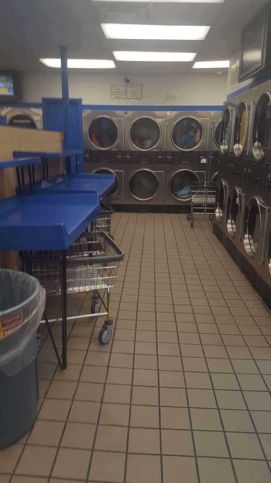 Laundry Queen | 1060 River St, Hyde Park, MA 02136, USA | Phone: (617) 361-1588