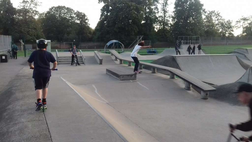 Kingsfield Concrete Skatepark | Church Grove, Hampton Wick, Kingston upon Thames KT1 4ET, UK | Phone: 020 8943 1971