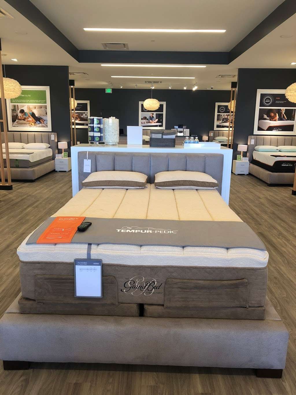 Tempur-Pedic Flagship Store - Englishtown, NJ | Marlboro Plaza, 150, U.S. 9, Englishtown, NJ 07726, USA | Phone: (201) 622-7751