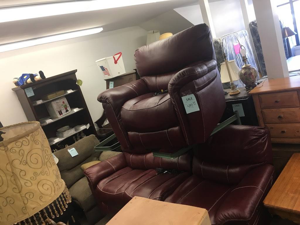 J & J Furniture Plus | 2421 W Broadway Ave, Minneapolis, MN 55411, USA | Phone: (612) 529-5799