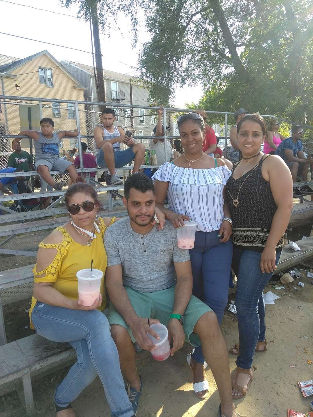 Paca Ropa | 754 River St, Paterson, NJ 07524, USA | Phone: (340) 344-1004