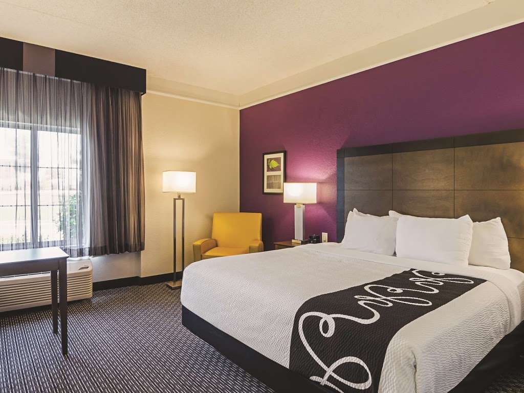 La Quinta Inn & Suites Denver Airport DIA | 6801 Tower Rd, Denver, CO 80249, USA | Phone: (303) 371-0888