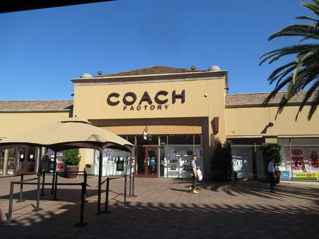 COACH CITADEL OUTLETS - store  | Photo 9 of 10 | Address: 100 Citadel Dr #515, Commerce, CA 90040, USA | Phone: (323) 725-6792
