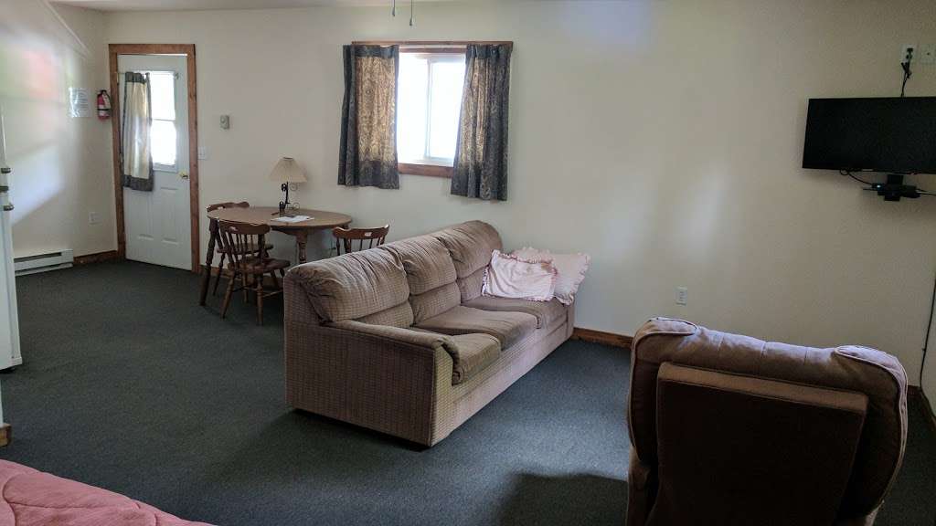 High Country Cottages and Motels | 1065 PA-390, Greentown, PA 18426 | Phone: (570) 676-3838