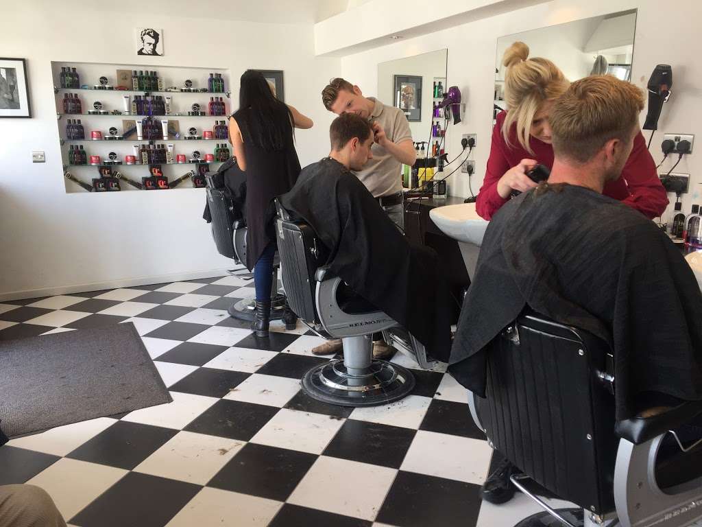 Barber Station | 4 Station Rd, Chingford, London E4 6AL, UK | Phone: 07932 038082