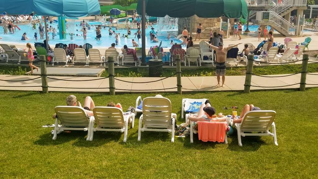 Hunt Club Aquatic Center-Gurnee Park District | 900 Hunt Club Rd, Gurnee, IL 60031, USA | Phone: (847) 599-3780