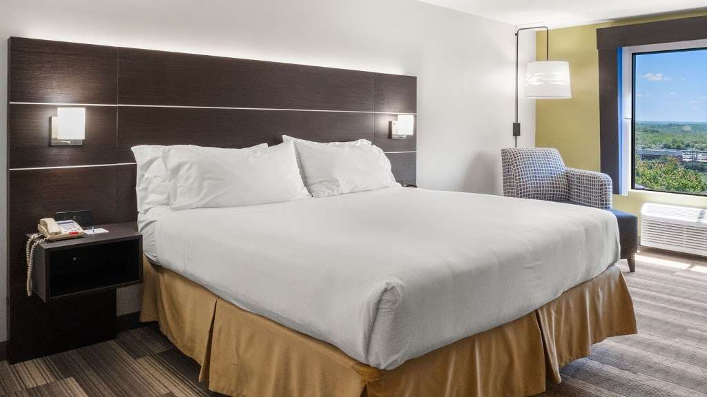Holiday Inn Express & Suites Newton Sparta | 8 N Park Dr, Newton, NJ 07860, USA | Phone: (973) 940-8888