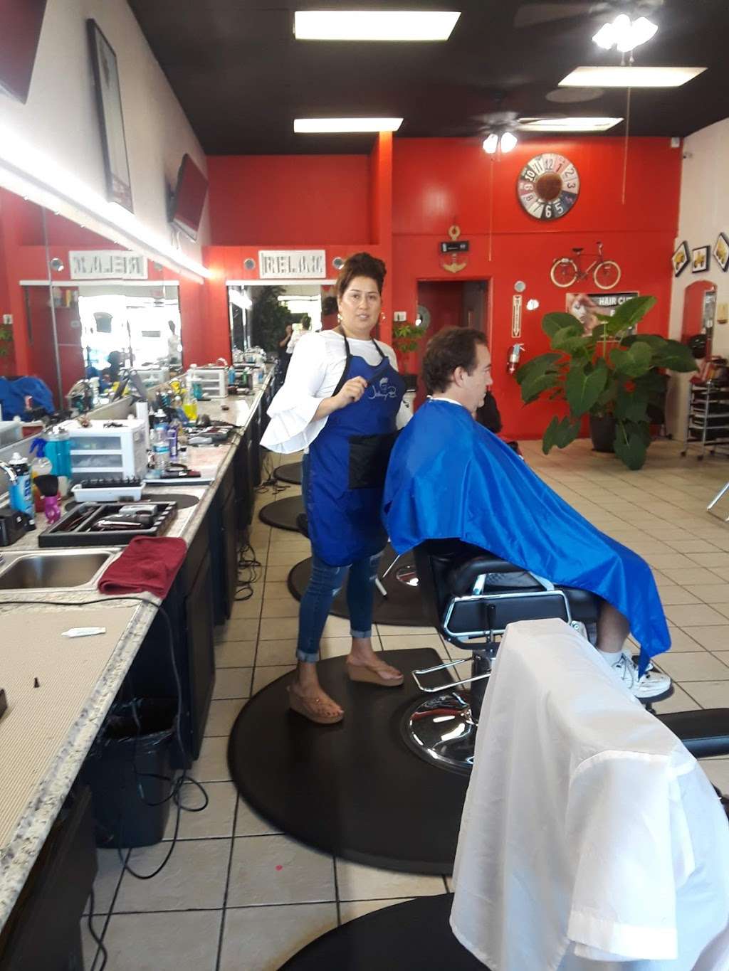 Classic barbershop | 27737 Bouquet Canyon Rd, Santa Clarita, CA 91350, USA | Phone: (661) 264-6113