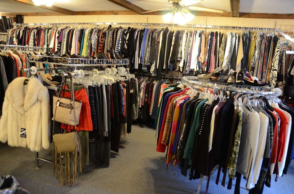 Walk In Closet | 107 3rd St #5, Bloomingdale, IL 60108, USA | Phone: (630) 924-8044