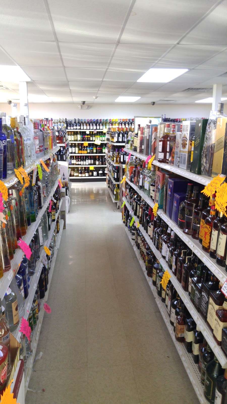 Payless Liquor & Deli | 251 Elm St, Elmwood Park, NJ 07407, USA | Phone: (201) 794-0673