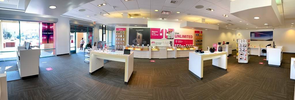 T-Mobile | 8440 Rio San Diego Dr Ste 102, San Diego, CA 92108, USA | Phone: (619) 718-3603