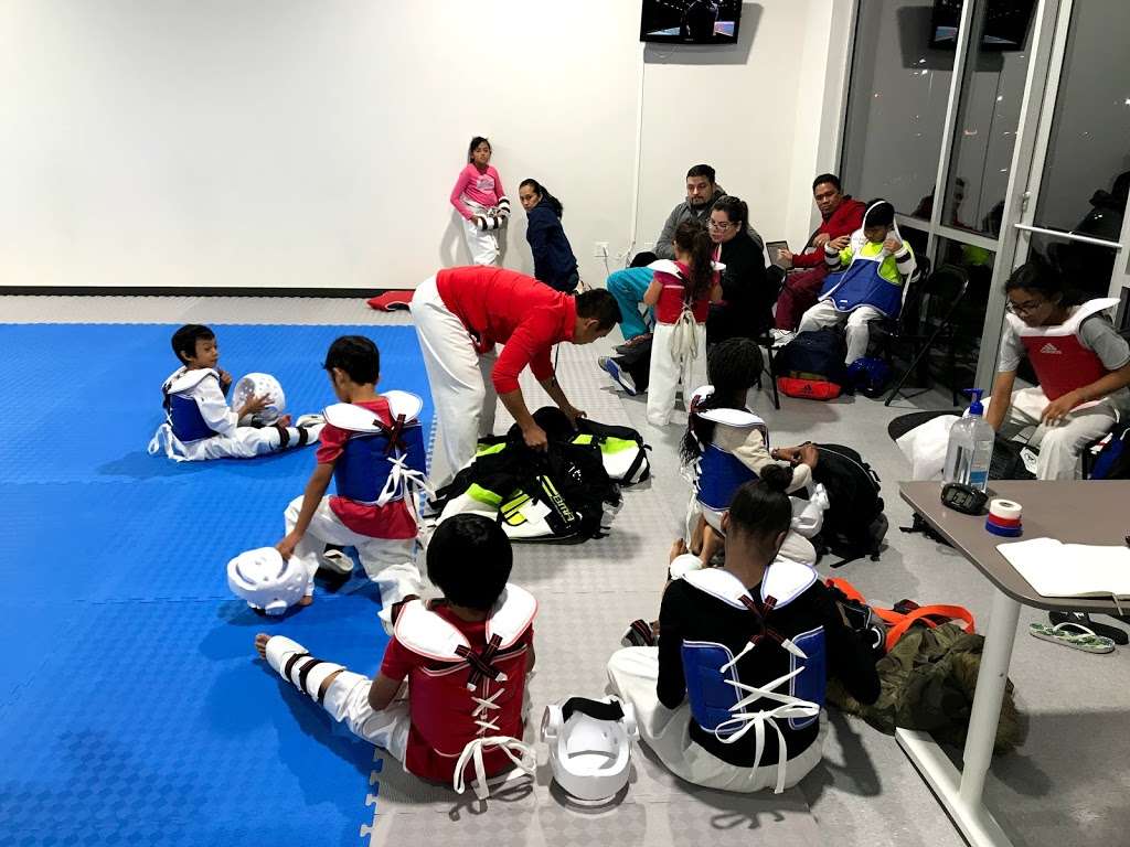 The Houston Center for Taekwondo - Pearland | 11540 Magnolia Parkway Suite D, Manvel, TX 77578 | Phone: (832) 336-2009