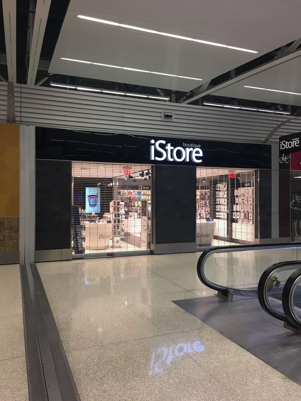 IStore | 7800 Col. H. Weir Cook Memorial Dr, Indianapolis, IN 46241, USA | Phone: (317) 248-0301