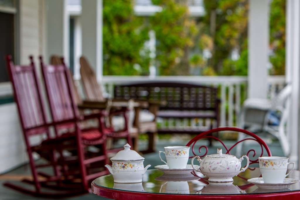 Avon Manor Bed & Breakfast | 109 Sylvania Ave, Avon-By-The-Sea, NJ 07717, USA | Phone: (732) 776-7770