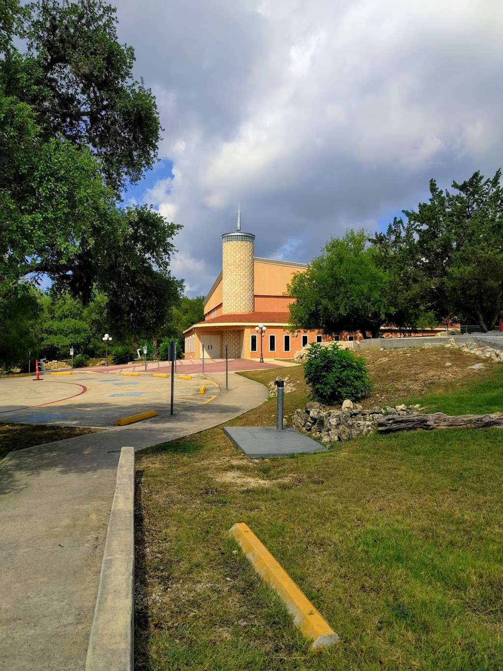 Iglesia Puerta de Restauracion | 6144 Babcock Rd, San Antonio, TX 78240, USA | Phone: (210) 561-9640