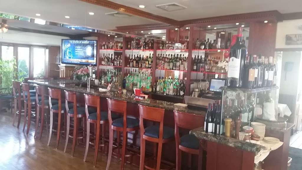 Pier 95 Restaurant Marina | 95 Hudson Ave, Freeport, NY 11520, USA | Phone: (516) 379-9898