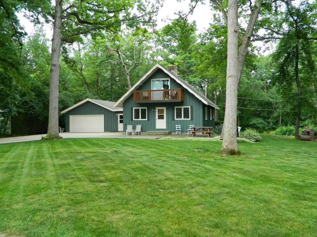 Mark & Lisa James | Lake Dr, Dousman, WI 53118, USA | Phone: (262) 955-7773