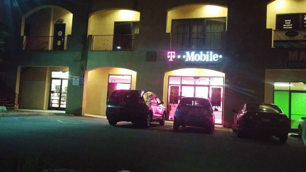 T-Mobile | 658 Bloomington Ave, Rialto, CA 92376 | Phone: (909) 562-4174