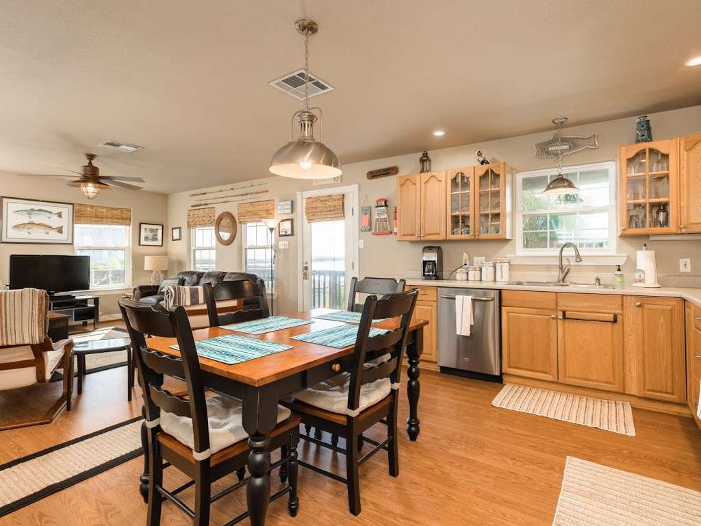 Sea-esta by the Bay! Vacation Rental | 16638 Bermuda Way, Jamaica Beach, TX 77554, USA | Phone: (979) 799-6970