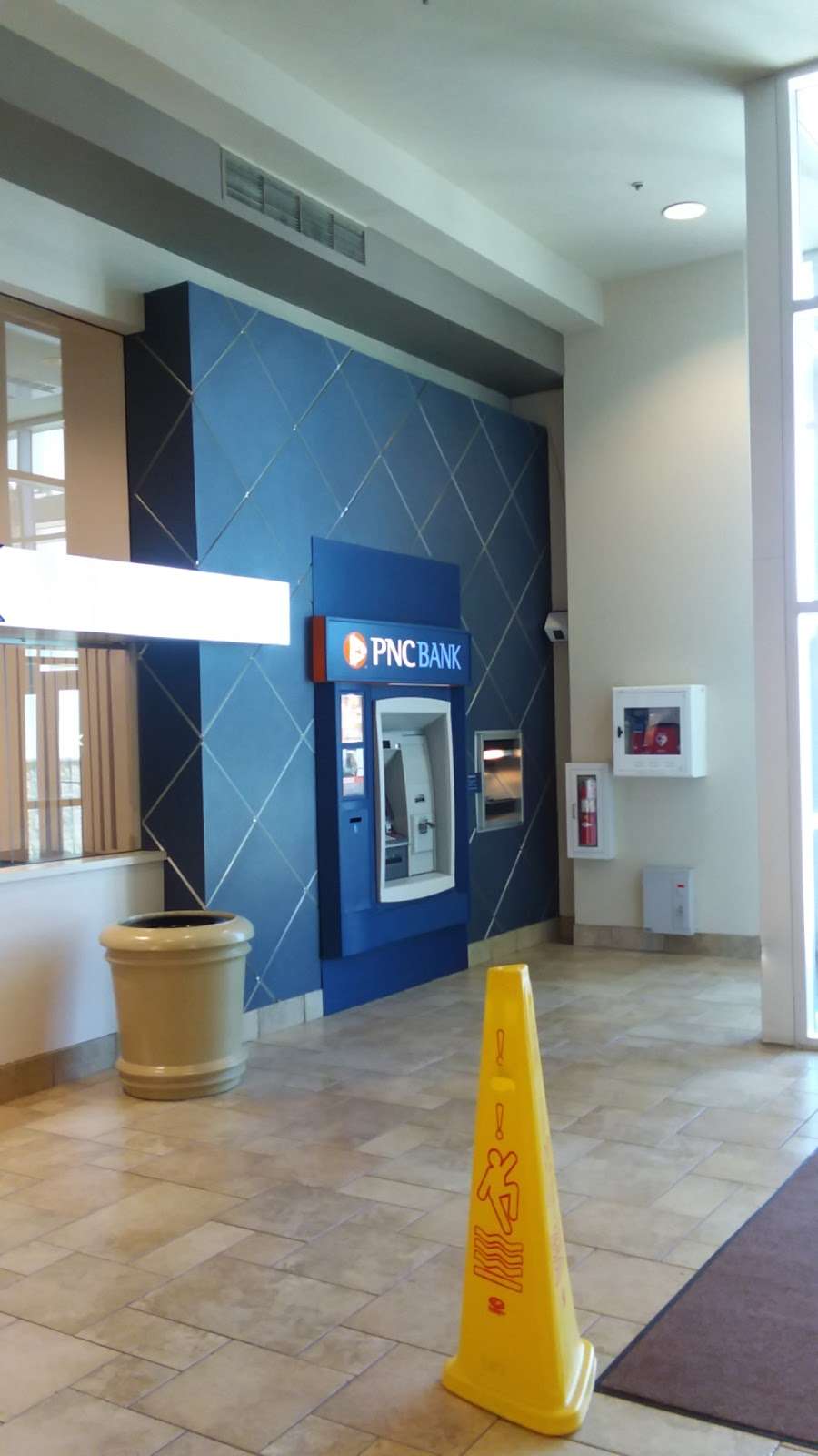 PNC Bank | 610 Scranton Carbondale Hwy, Scranton, PA 18508, USA | Phone: (570) 961-7297
