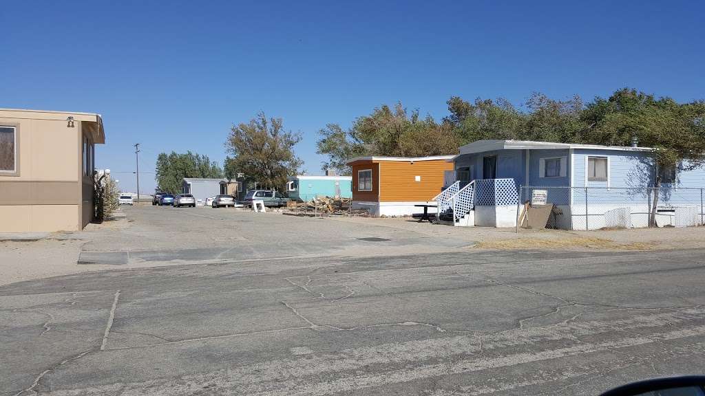 Sierra Vista Mobile Home Park | 2421 Sierra Hwy, Rosamond, CA 93560, USA | Phone: (661) 256-9129