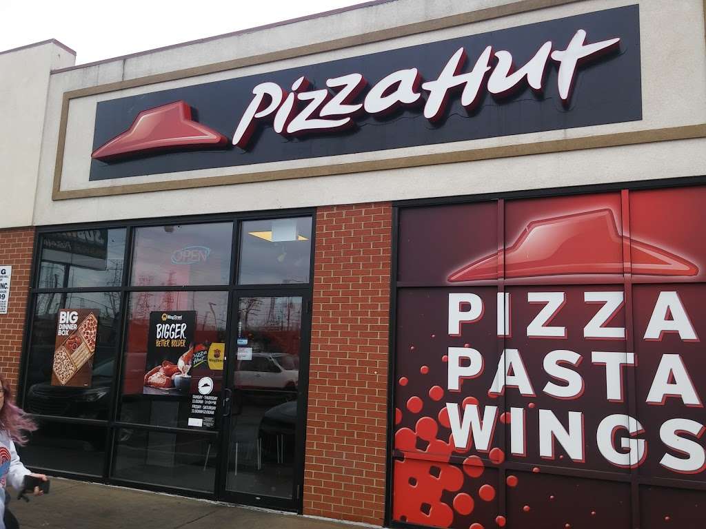 Pizza Hut | 4019 E 106th St, Chicago, IL 60617 | Phone: (773) 374-7233