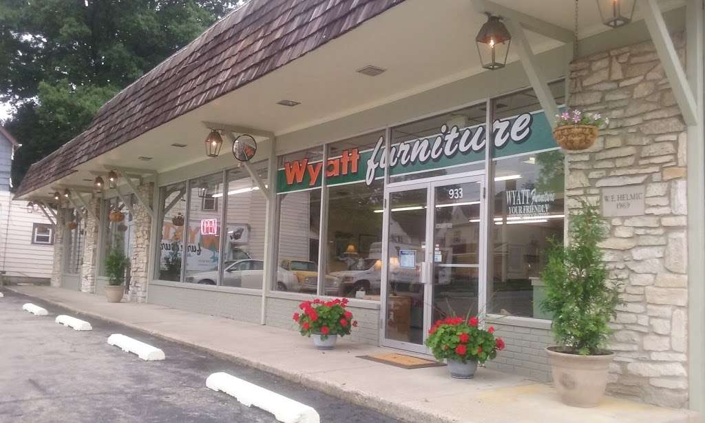 Wyatts Furniture | 933 W 5th St, Anderson, IN 46016, USA | Phone: (765) 644-4501