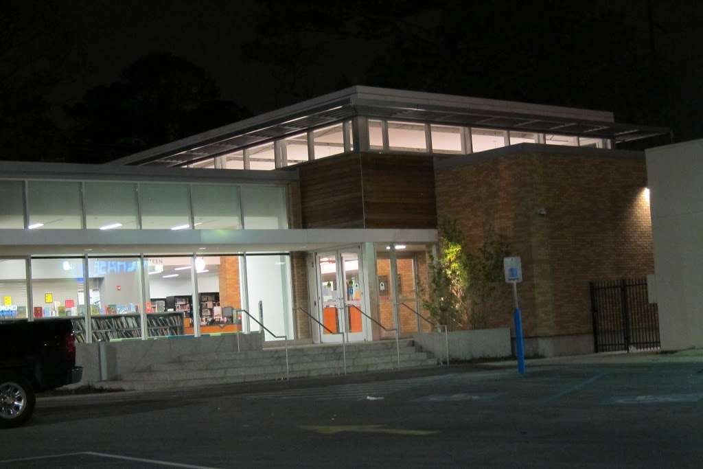 Oak Forest Neighborhood Library | 1349 W 43rd St, Houston, TX 77018, USA | Phone: (832) 393-1960