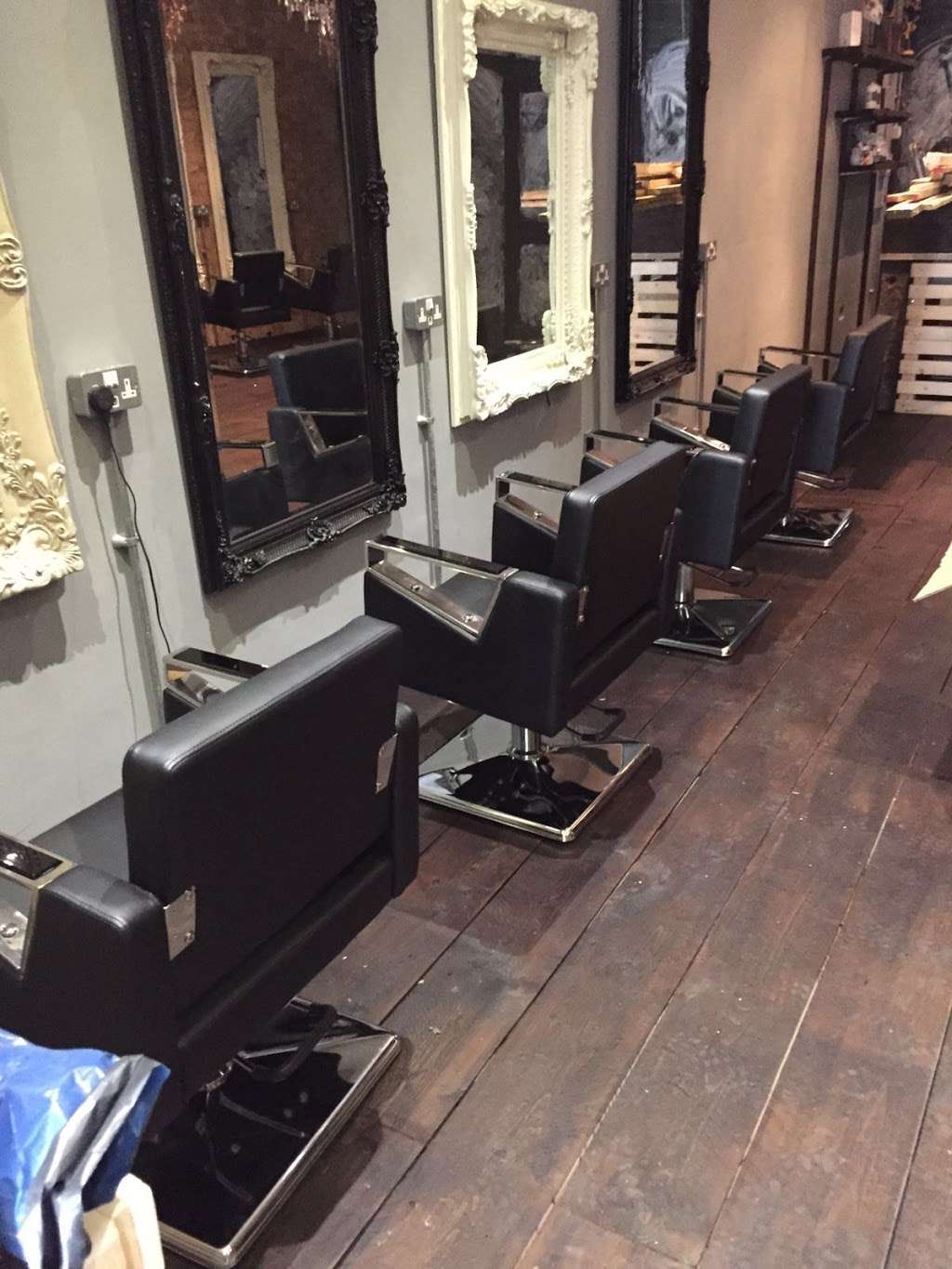 Raw Hair Salon - Welling | 41 Bellegrove Rd, Welling DA13 3PB, UK | Phone: 020 3474 0937