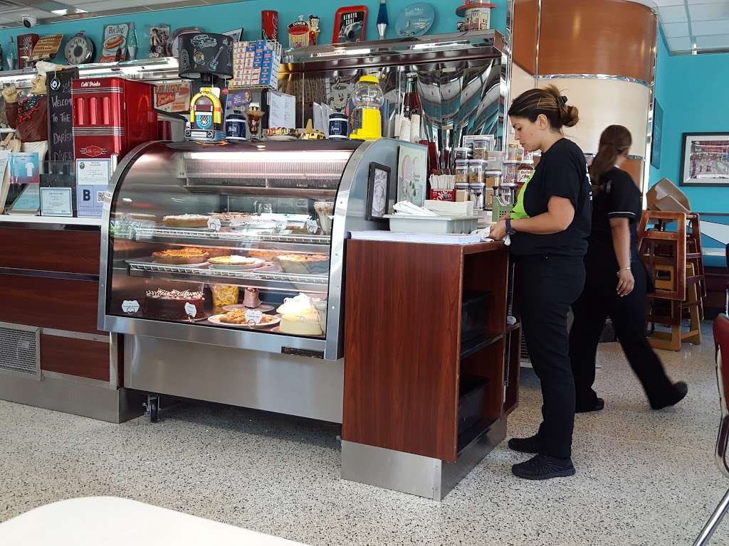 Darien Diner | 275 Post Rd, Darien, CT 06820, USA | Phone: (203) 655-3181