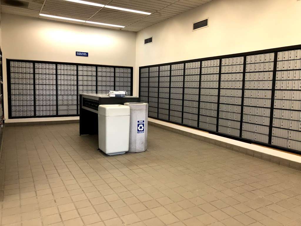 United States Postal Service | 206 Cedar Ave, Lake Villa, IL 60046, USA | Phone: (800) 275-8777