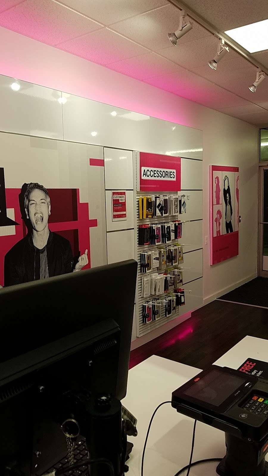 T-Mobile | 1832 Stefko Blvd Unit 10, Bethlehem, PA 18017 | Phone: (484) 626-0440