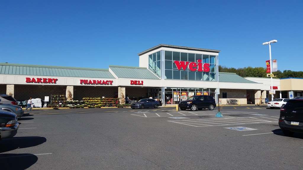 Weis Markets | 1321 Blue Valley Dr, Pen Argyl, PA 18072, USA | Phone: (610) 863-6689