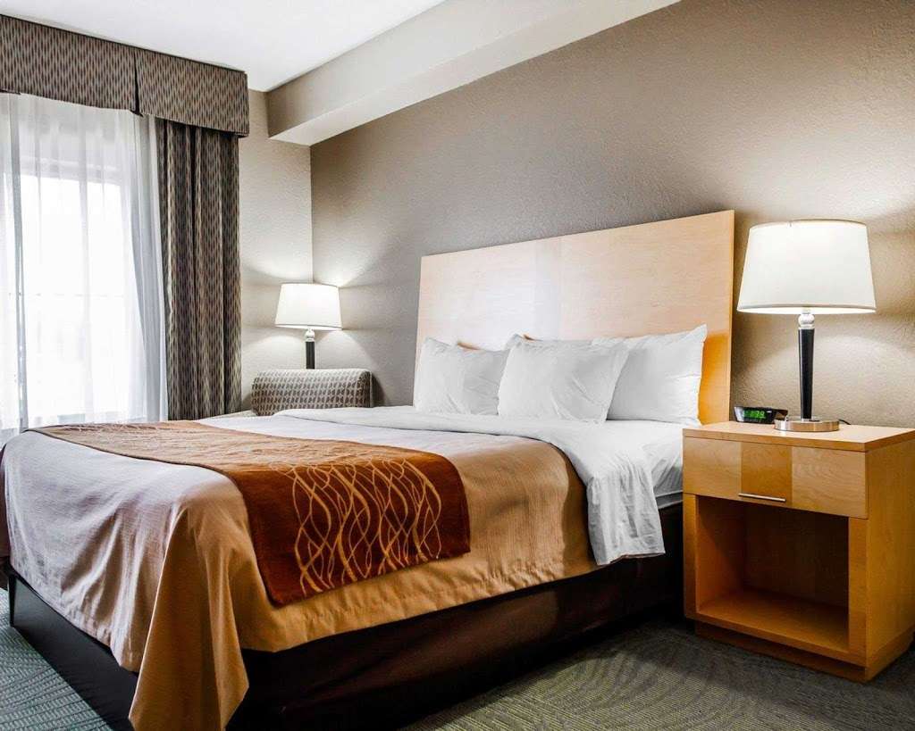 Comfort Inn Kansas City / Airport | 11100 N Ambassador Dr, Kansas City, MO 64153 | Phone: (816) 569-2500