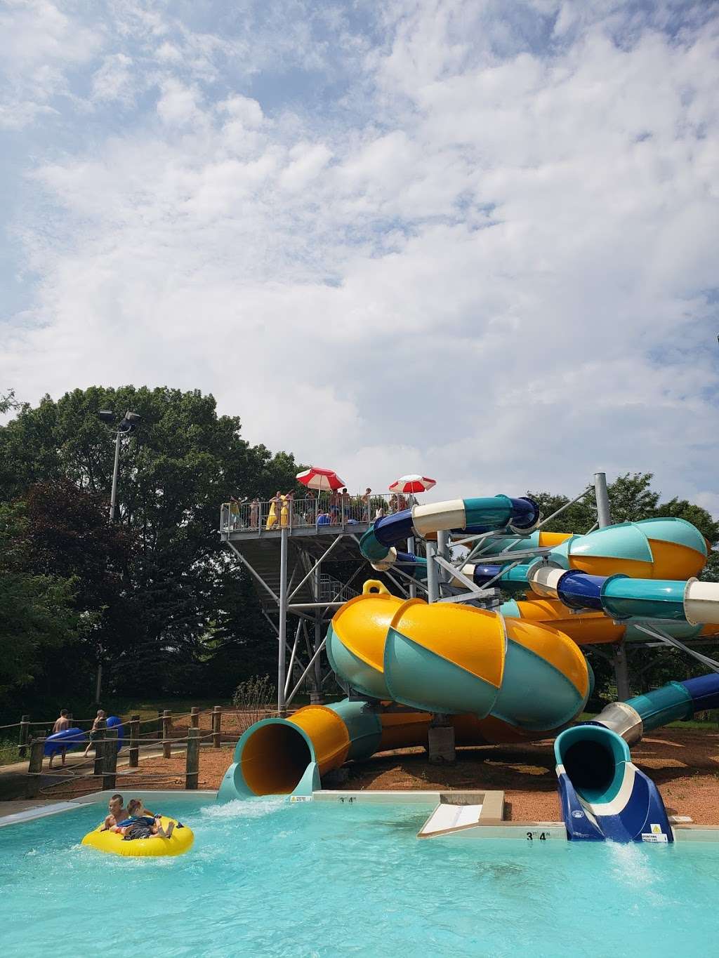 Cool Waters Aquatic Park | 2028 S 124th St, West Allis, WI 53227 | Phone: (414) 257-8098