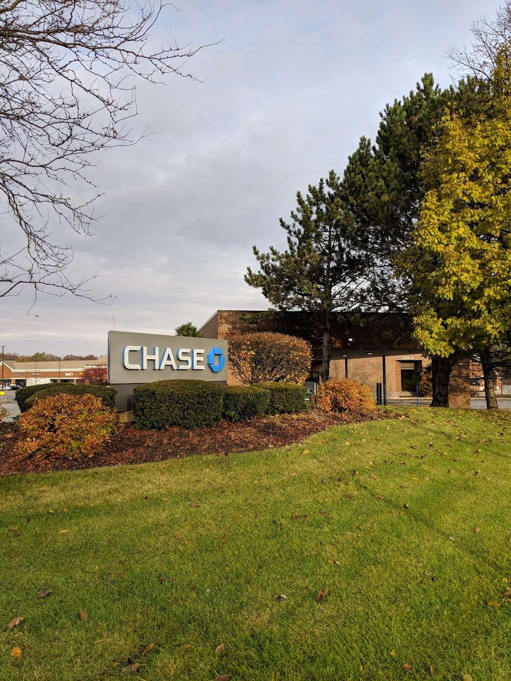 Chase Bank | 500 N Shady Oaks Dr, Elgin, IL 60120, USA | Phone: (847) 931-3000