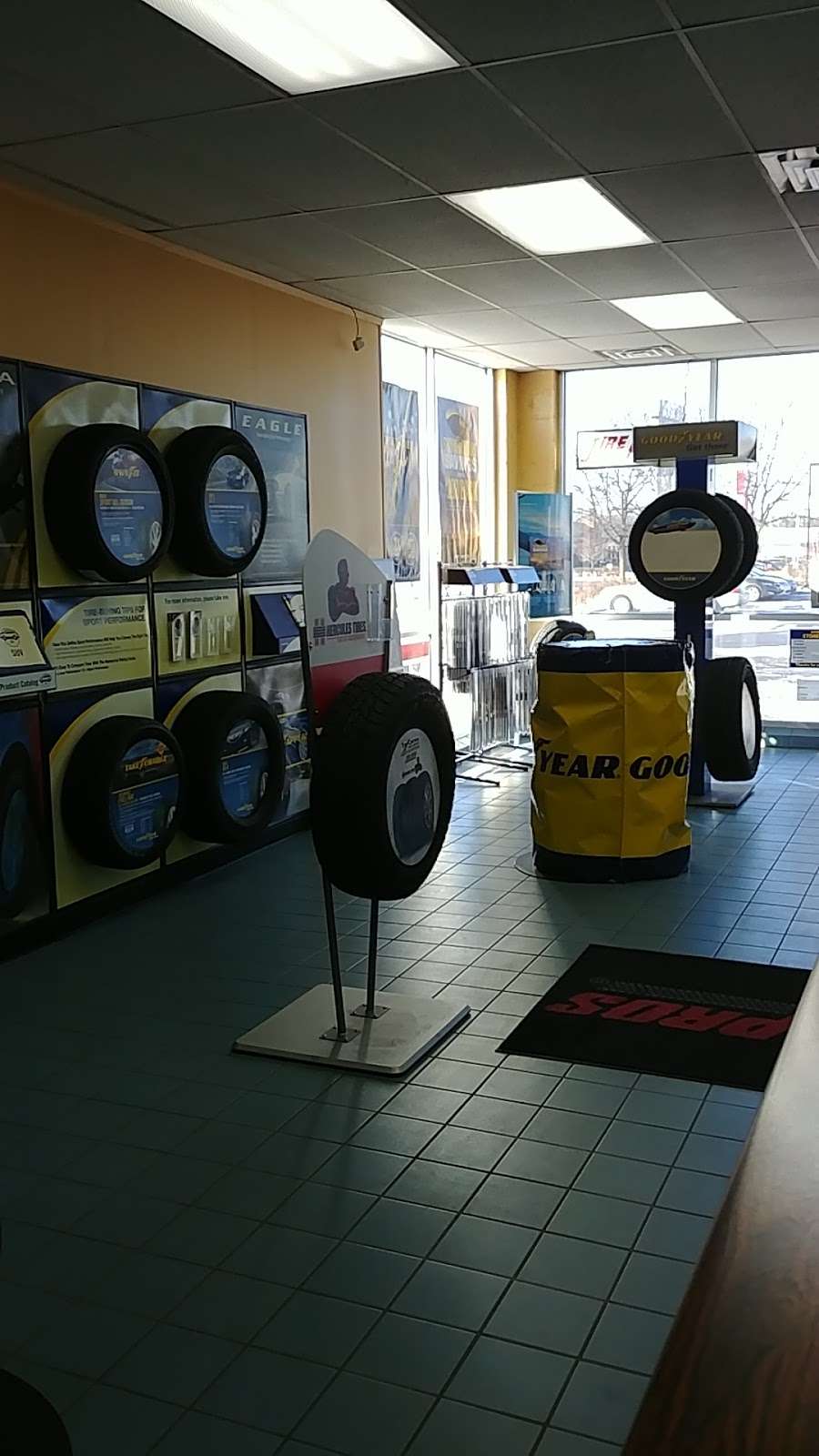 Tire Central | 1688 Meridian Oaks Dr, Greenwood, IN 46142, USA | Phone: (317) 889-0111