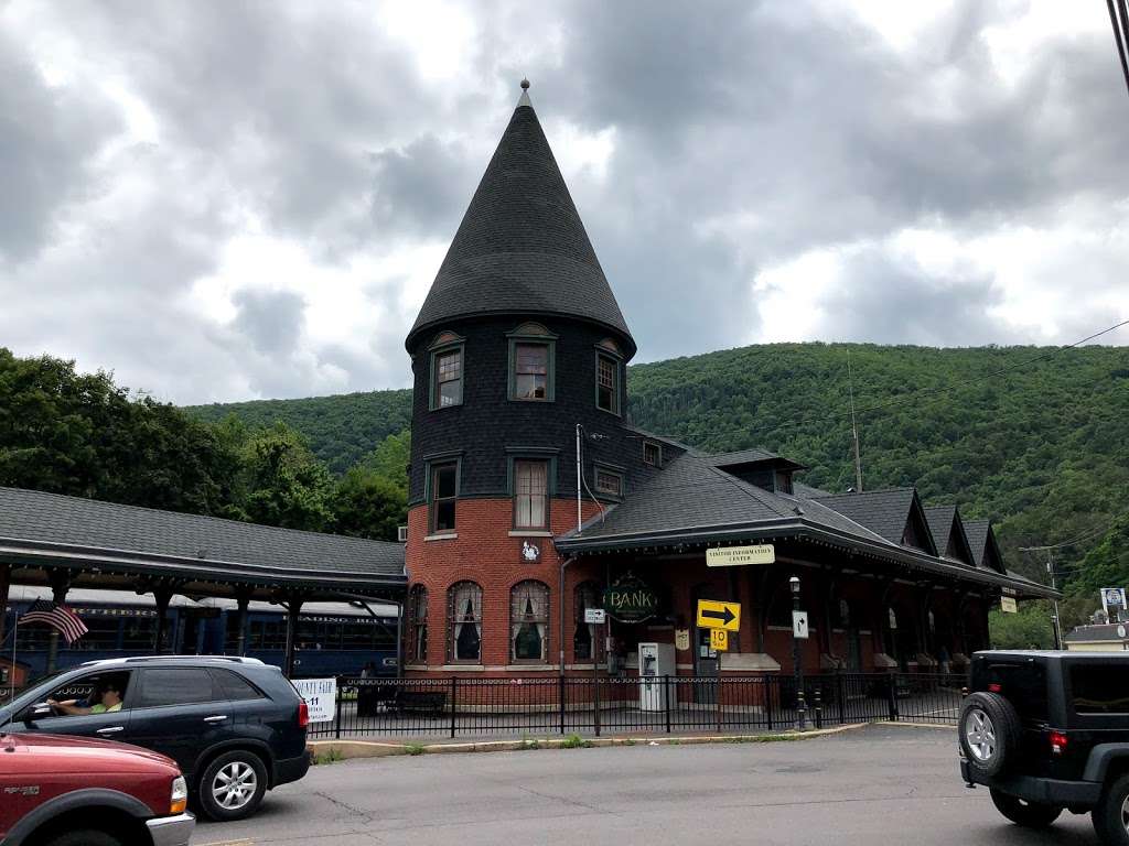 Mauch Chunk Trust Company | 1 Susquehanna St, Jim Thorpe, PA 18229, USA | Phone: (570) 325-2265