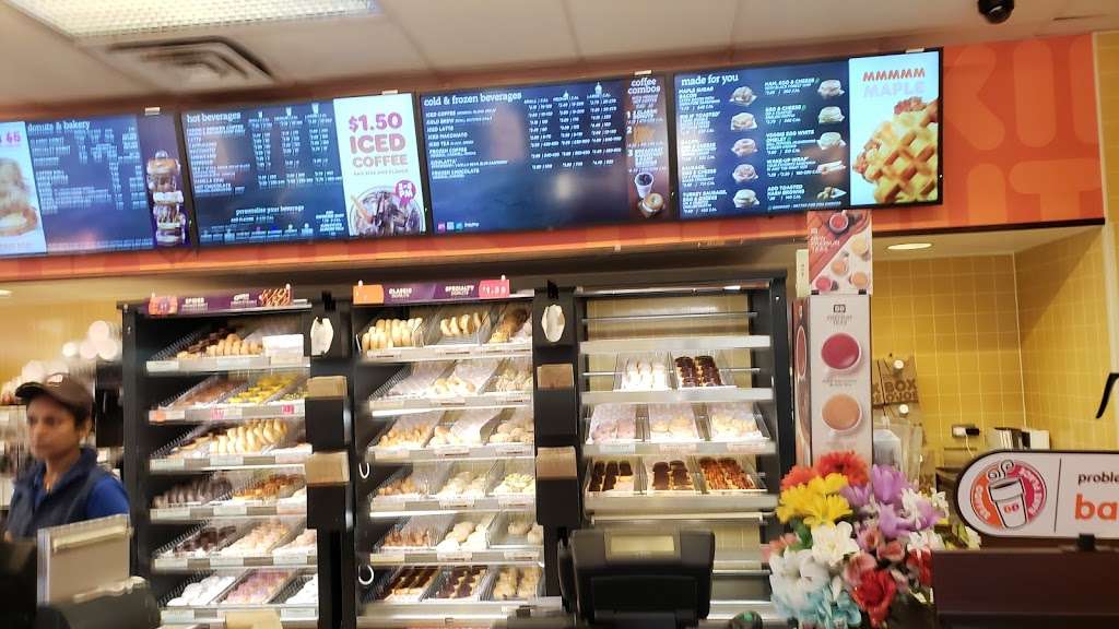 Dunkin Donuts | 674 Meacham Rd, Elk Grove Village, IL 60007, USA | Phone: (847) 534-0000