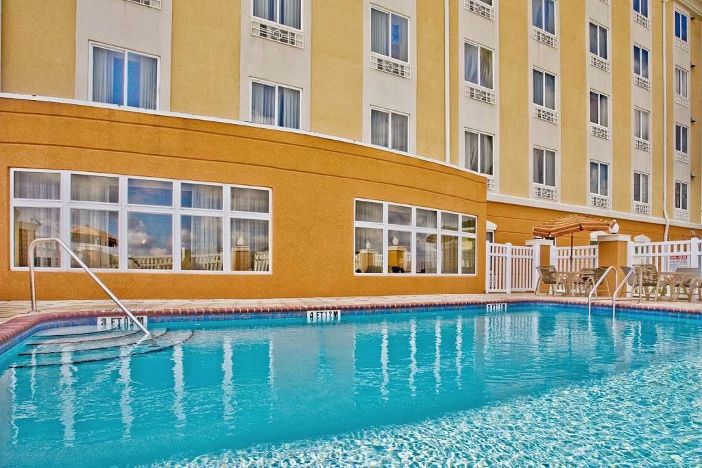 Holiday Inn Express & Suites Orlando South-Davenport | 4050 Hotel Dr, Davenport, FL 33897, USA | Phone: (863) 420-6611