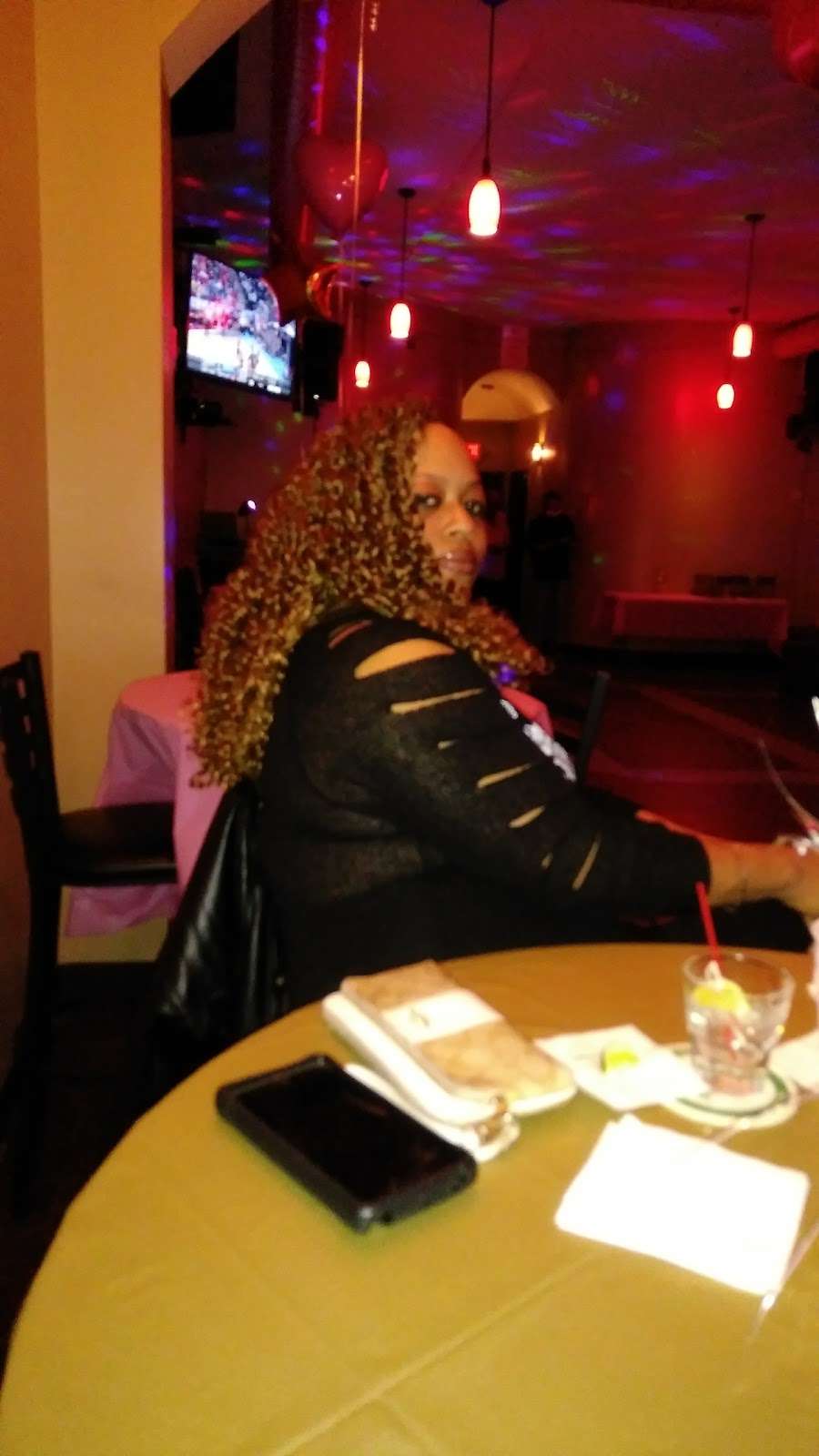 Ques Lounge | 4469 Broadway, Gary, IN 46409, USA | Phone: (219) 806-8001